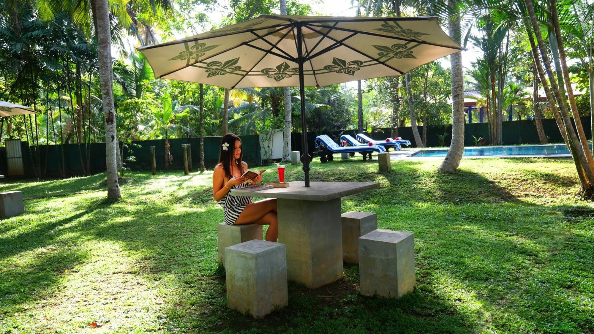 Chandra Villa Ayurveda Resort 本托塔 外观 照片
